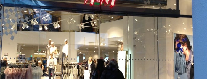 H&M is one of Orte, die Valeriа gefallen.