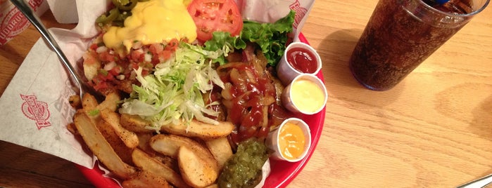Fuddruckers is one of Heltonさんのお気に入りスポット.