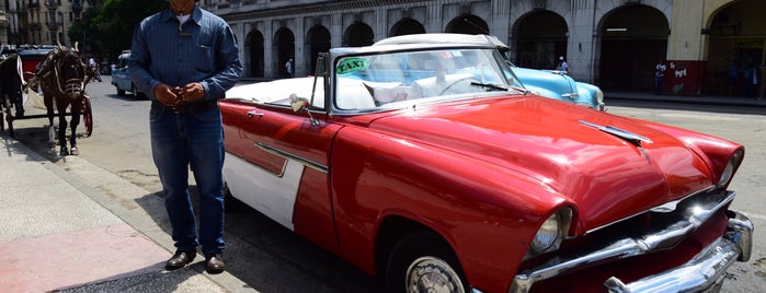 Old Car / Taxi City Tour is one of Vacation | Cuba.