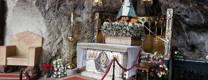 Santa Cueva de Covadonga is one of Lieux qui ont plu à Krzysztof.