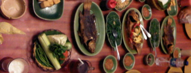 Ikan Bakar Cianjur is one of Lugares favoritos de Elis.