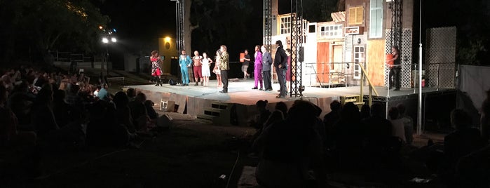 Griffith Park Free Shakespeare Festival is one of Lugares favoritos de Karen.