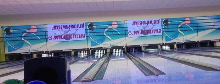 Cosmic Bowling is one of Lugares favoritos de ✨Емел.