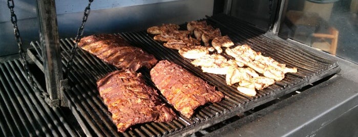 Outdoor Grill is one of Locais salvos de Grant.