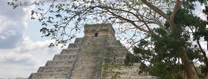 Av. Chichen Itzá is one of Cancun.