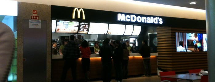 McDonald's is one of Locais onde estive.