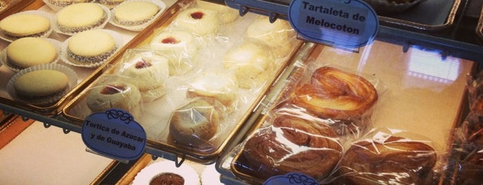 Versailles Bakery is one of Locais curtidos por aldrena.