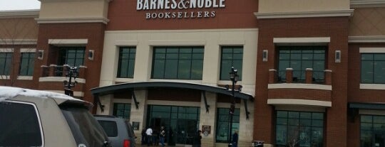 Barnes & Noble Café is one of Tempat yang Disukai Katie.