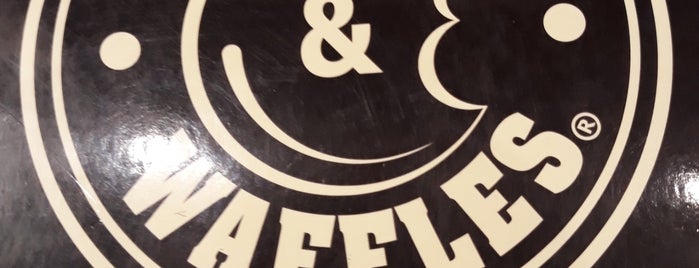Crepes & Waffles Plaza Satélite is one of Posti che sono piaciuti a Moni.
