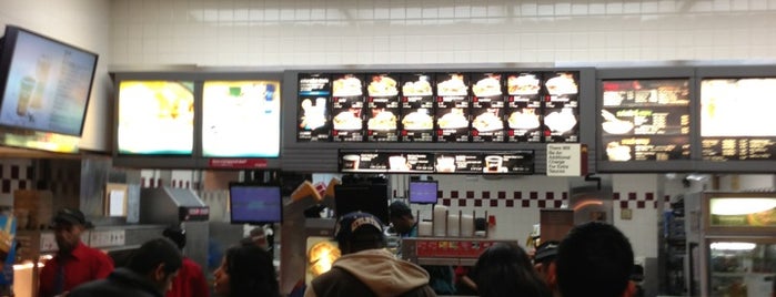 McDonald's is one of Locais curtidos por Matthew.