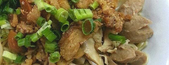 Bakmi Vera is one of Jamesさんのお気に入りスポット.