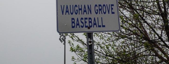 Vaughan Grove Park is one of Posti che sono piaciuti a Flor.