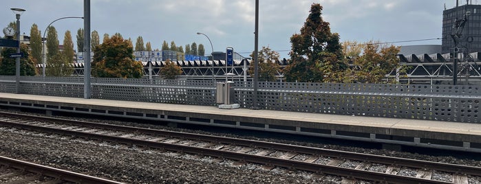 Bahnhof Luzern Verkehrshaus is one of Gares.