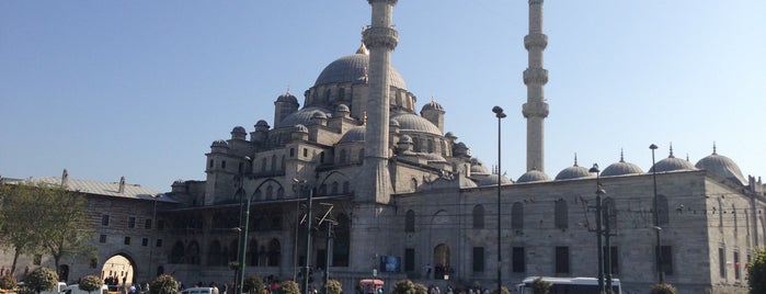 Eminönü Meydanı is one of Posti salvati di Mustafa.
