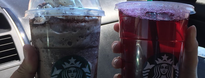 Starbucks is one of Lugares favoritos de Chris.