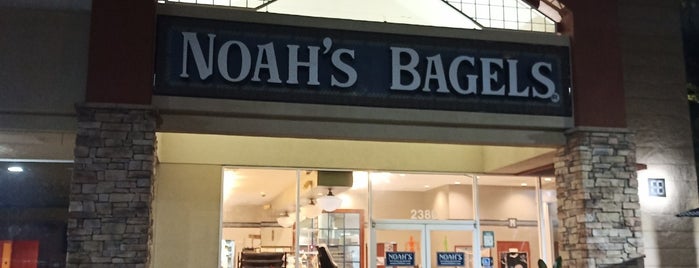Noah's Bagels is one of Lugares favoritos de Elijah.