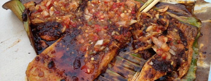 Tip-Top Ikan Bakar is one of Douglas's Saved Places.