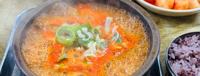 화목순대국 is one of 강의 북쪽엔.