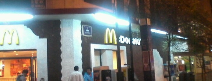 McDonald's is one of Locais curtidos por Hector.