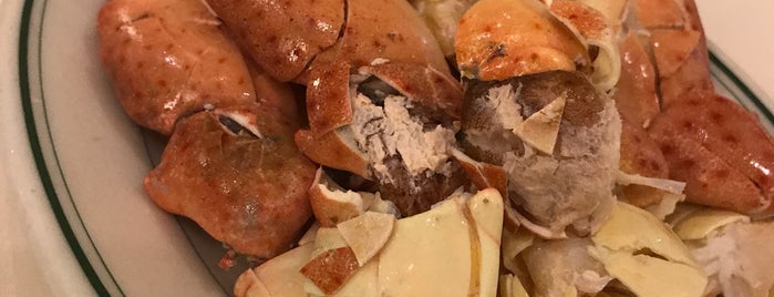 Joe's Seafood, Prime Steak & Stone Crab is one of Posti che sono piaciuti a Suz.