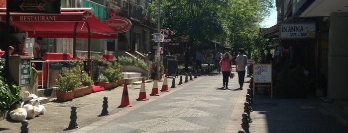 Kadıköy Barlar Sokağı is one of Karma.