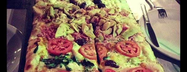Pizzaria Graminha is one of Best Pizza's Spots in SP.