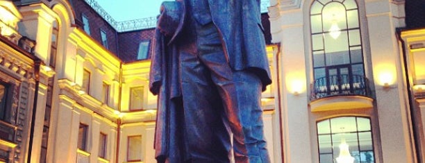 Памятник Федору Шаляпину is one of Lugares favoritos de Andrey.