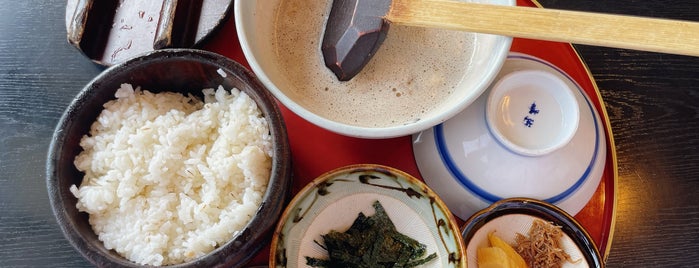 自然薯料理 茶茶 is one of Tempat yang Disukai valensia.