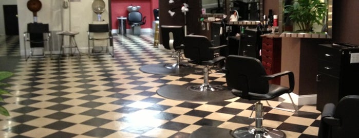 Matthew John's Hair Salon is one of สถานที่ที่ Mike ถูกใจ.