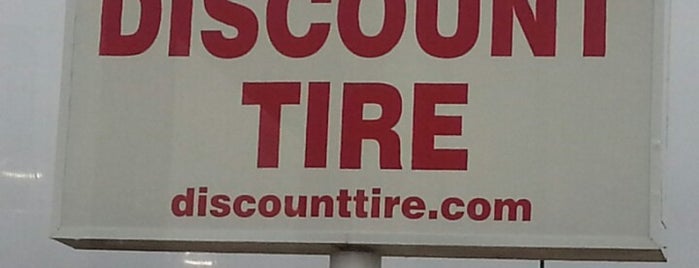 Discount Tire is one of สถานที่ที่ Chad ถูกใจ.