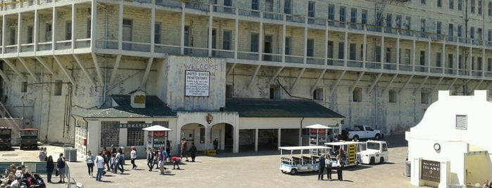 Ilha de Alcatraz is one of San Francisco - Honeymoon Must sees.