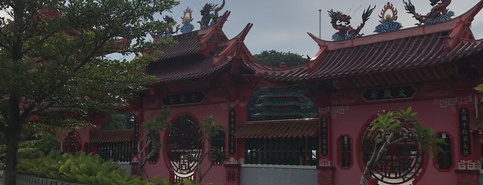 Vihara Budhi Bhakti (大伯公宫) is one of Batam.