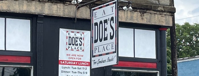 Doe's Eat Place is one of LIT to do.