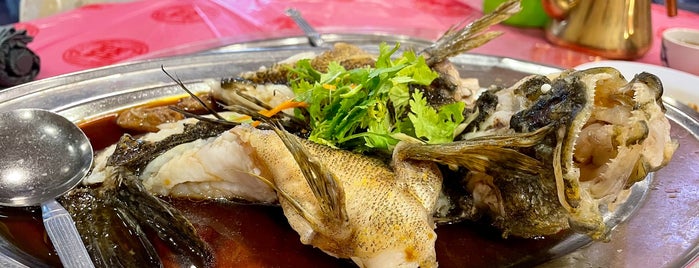Restoran Thong Lok • 同乐海鲜酒家 is one of Otw.