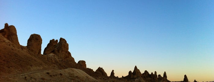 Trona Pinnacles is one of Tempat yang Disukai Tass.