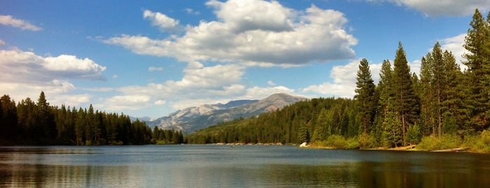 Hume Lake is one of Lugares favoritos de Lizzie.