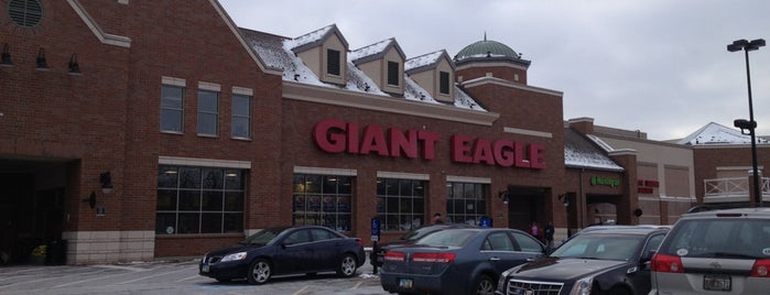 Giant Eagle Supermarket is one of Orte, die George gefallen.
