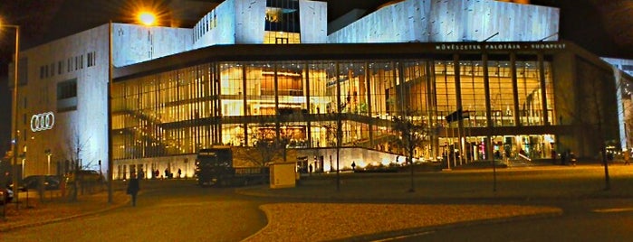 Müpa Budapest is one of Budapesti színházak.