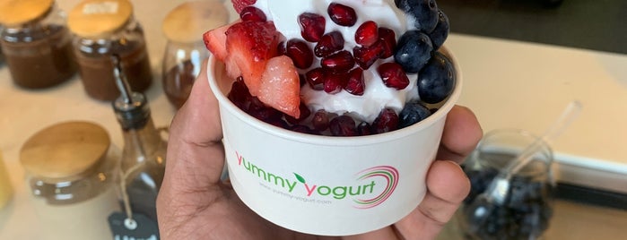 Yummy Yogurt is one of Tempat yang Disukai Alishka.