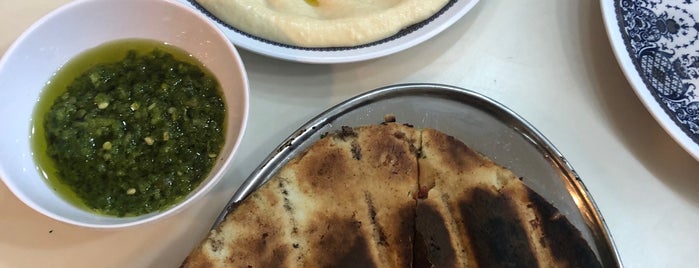 Amman AlKubra Restaurant is one of Tariq'in Beğendiği Mekanlar.