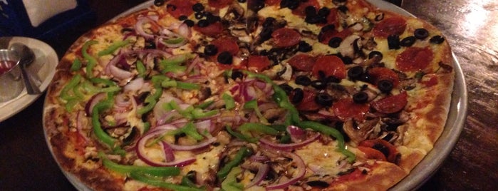 Taverna NY Style Pizza is one of Frecuentes.