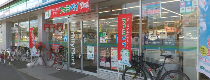FamilyMart is one of コンビニ4.