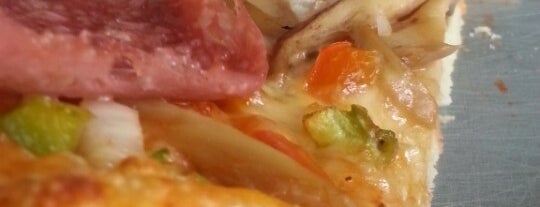 Rika Pizza is one of Locais salvos de Akny.