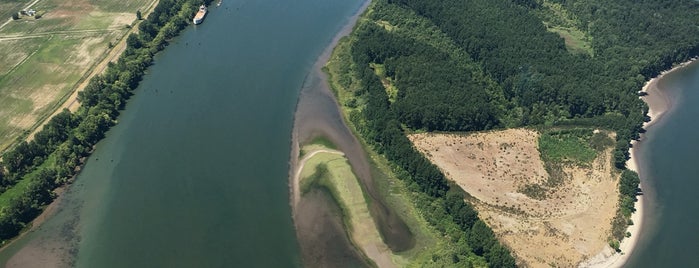 Columbia River is one of Lugares favoritos de Petr.