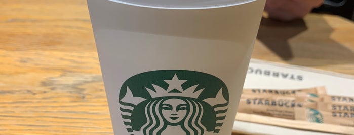 Starbucks is one of Locais curtidos por tiramisu.