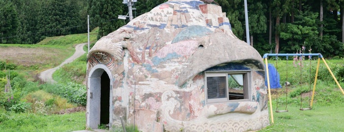 House of Magpies (M011) is one of Tsunan 2022 - Echigo-Tsumari Art Triennale.