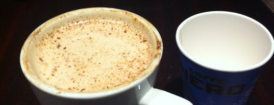 Caffè Nero is one of Estefaníaさんのお気に入りスポット.