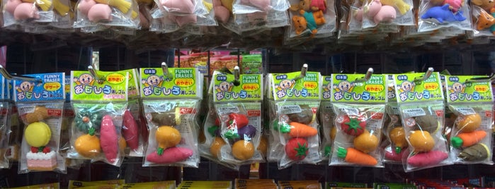 Daiso Japan is one of Tempat yang Disukai Jenny.