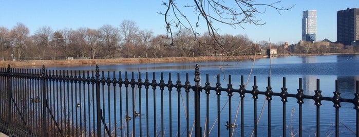 Jacqueline Kennedy Onassis Reservoir is one of Locais curtidos por Jenny.