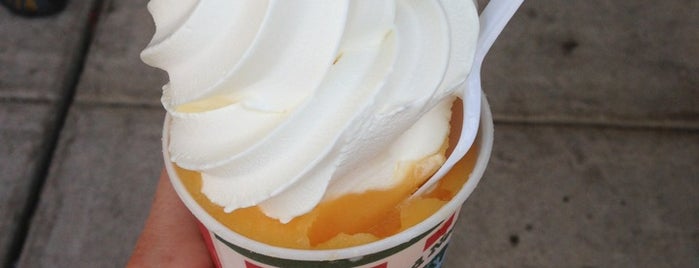 Rita's Italian Ice & Frozen Custard is one of Lieux qui ont plu à Darryl.